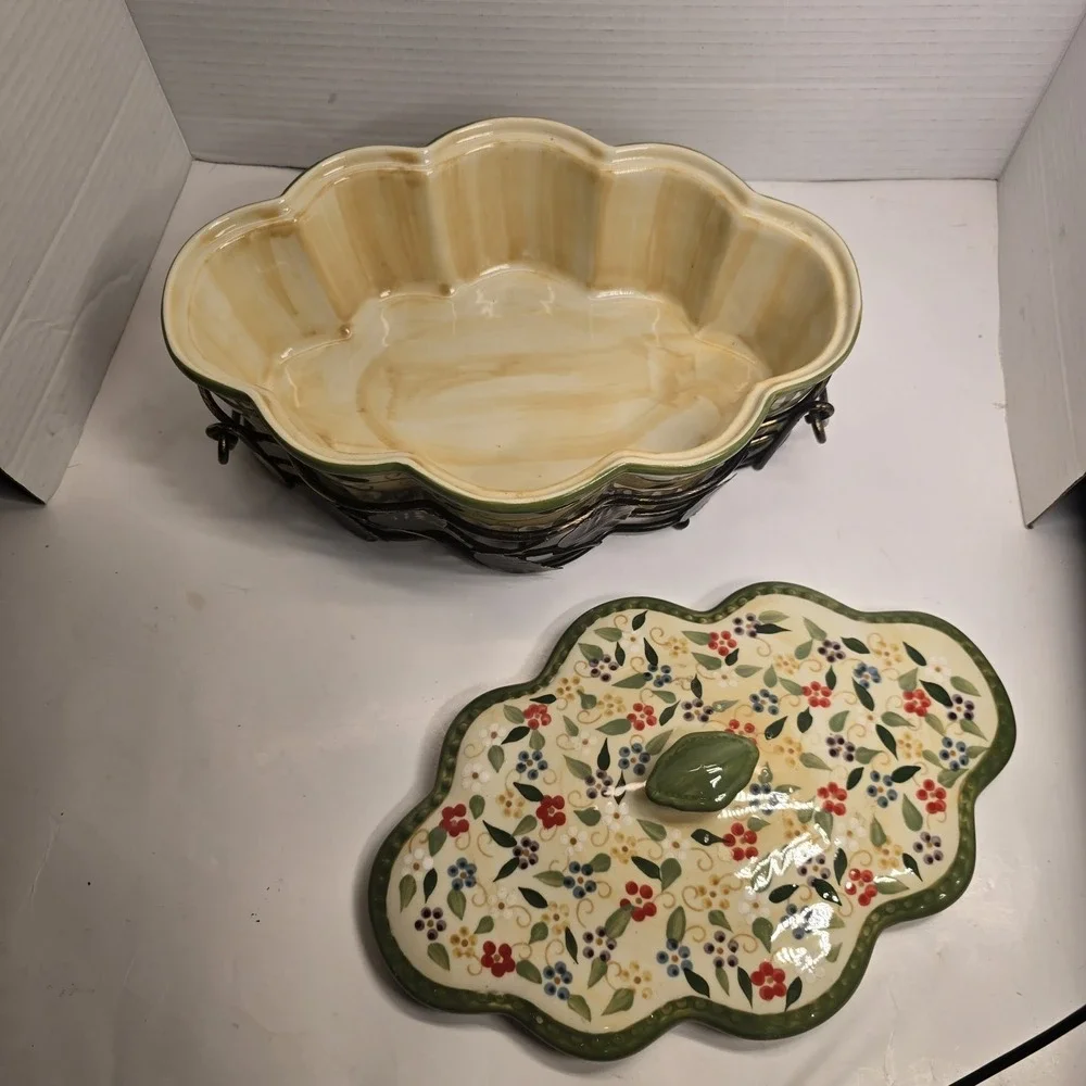 Temptations Floral Scalloped Casserole Dish with Lid & Wire Rack Or Home‎ Decor